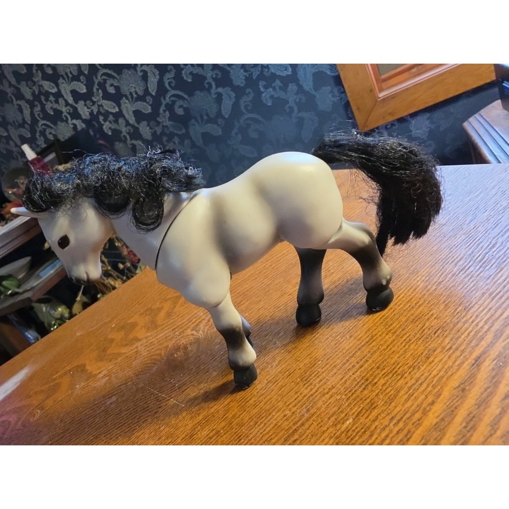 Kid Kore horse, movable legs‎ and head